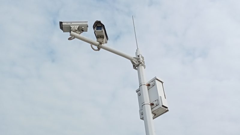 道闸杆材质揭秘：停车场设备选型的关键因素**